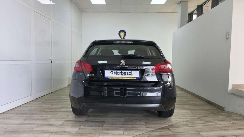 Usado Peugeot 308 Active 110 CV (80 kW) 2021 Negro Utilitario