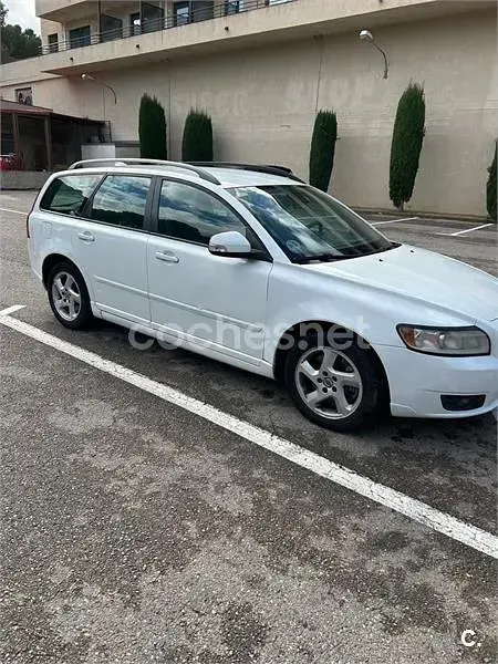 Käytetty Volvo V50 Kinetic 150 HP (110 kW) 2011 Valkoinen Farmari