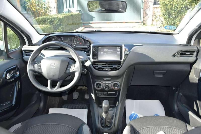 Usado Peugeot 208 Active 82 CV (60 kW) 2017 Blanco Utilitario