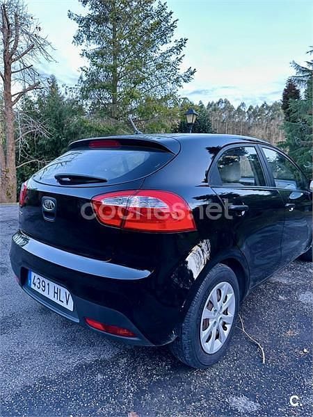 Usado Kia Rio 85 CV (62 kW) 2012 Negro Berlina