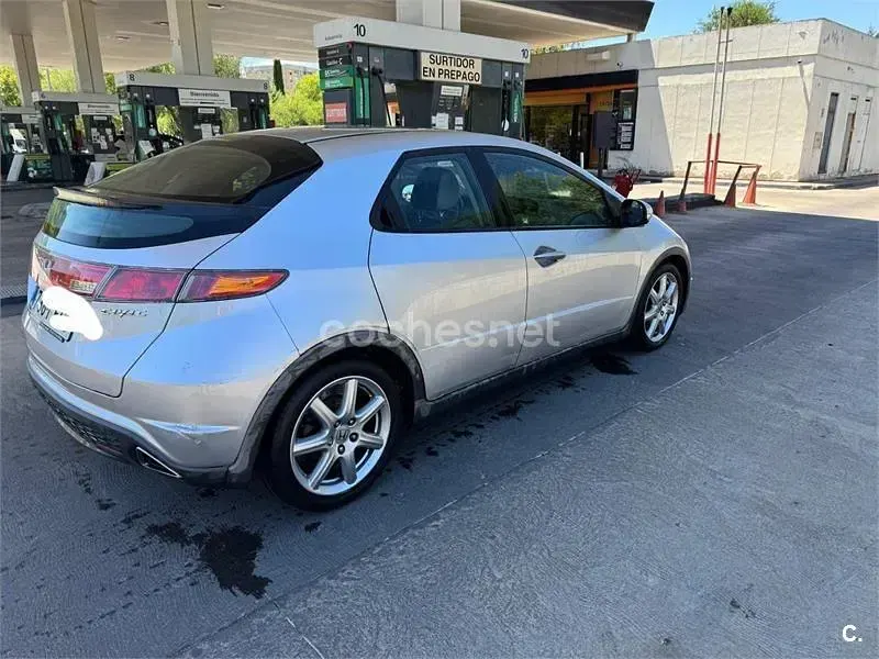 Usado Honda Civic Comfort 140 CV (102 kW) 2007 Gris / plata Berlina