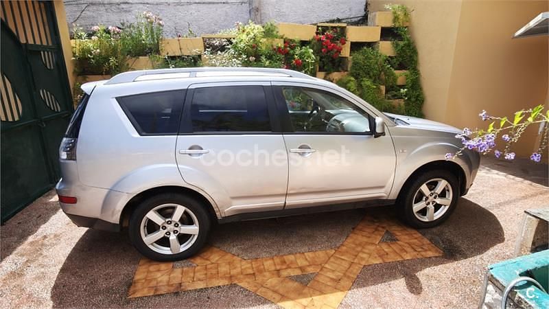 Usado Mitsubishi Outlander 140 CV (102 kW) 2007 Gris / plata SUV