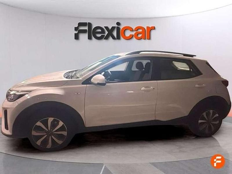 Usado Kia Stonic 84 CV (61 kW) 2022 Blanco SUV