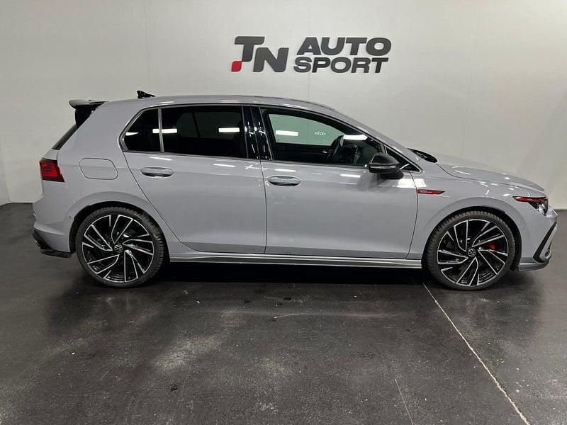 Usado VW Golf VIII GTI 245 CV (180 kW) 2021 Gris / plata Berlina
