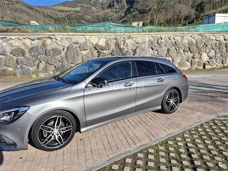 Gris / plata Usado 2017 Mercedes CLA200 Shooting Brake AMG line Familiar | 15.300 € (Buen precio) - Imagen 1/4