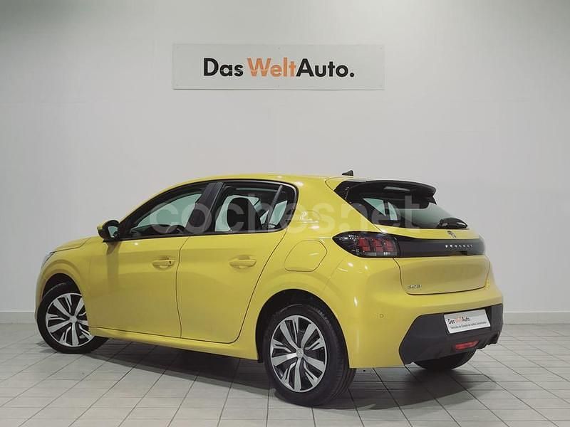 Usado Peugeot 208 Active 102 CV (75 kW) 2020 Amarillo Utilitario