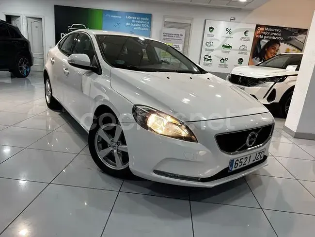 Usado Volvo V40 Momentum 190 HP (139 kW) 2017 Branco Sedan