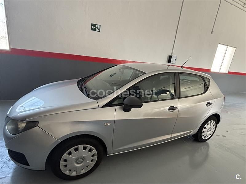 Usado Seat Ibiza Reference 70 CV (51 kW) 2008 Gris / plata Berlina