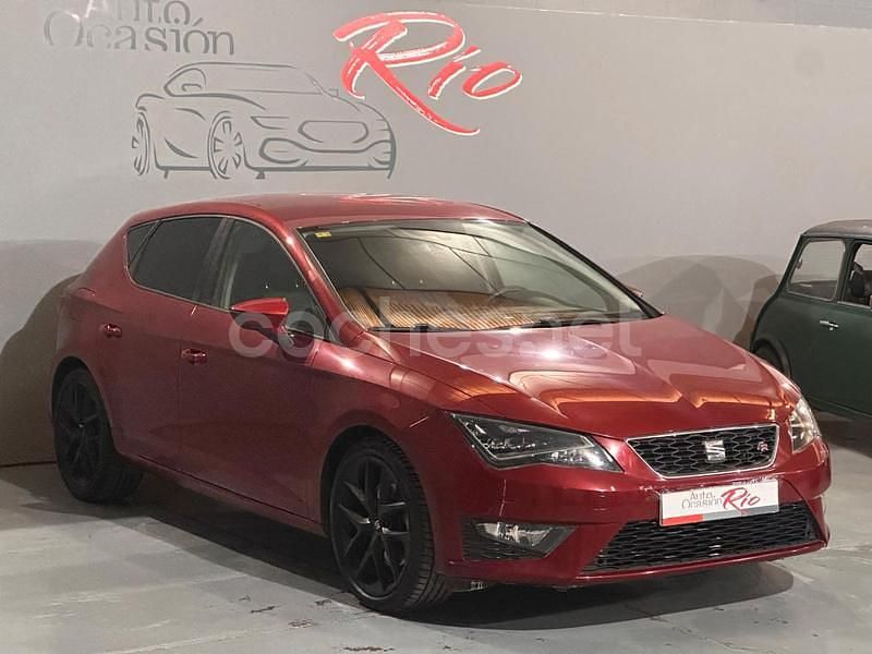 Usado Seat Leon FR 180 CV (132 kW) 2013 Granate Berlina