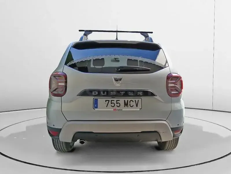 Usado Dacia Duster Prestige 115 CV (84 kW) 2022 Gris / plata SUV