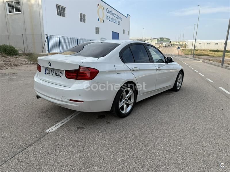 Usado BMW 318 Sport Line 143 CV (105 kW) 2013 Blanco Berlina