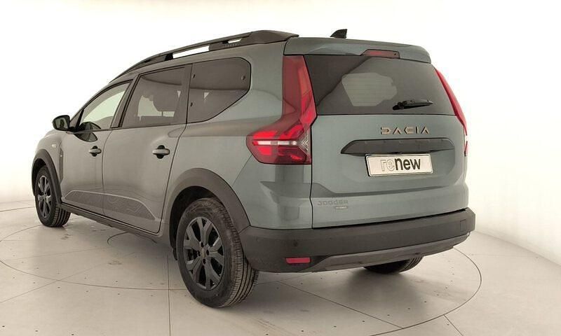 Usado Dacia Jogger Extreme 140 CV (102 kW) 2025 Verde Monovolumen