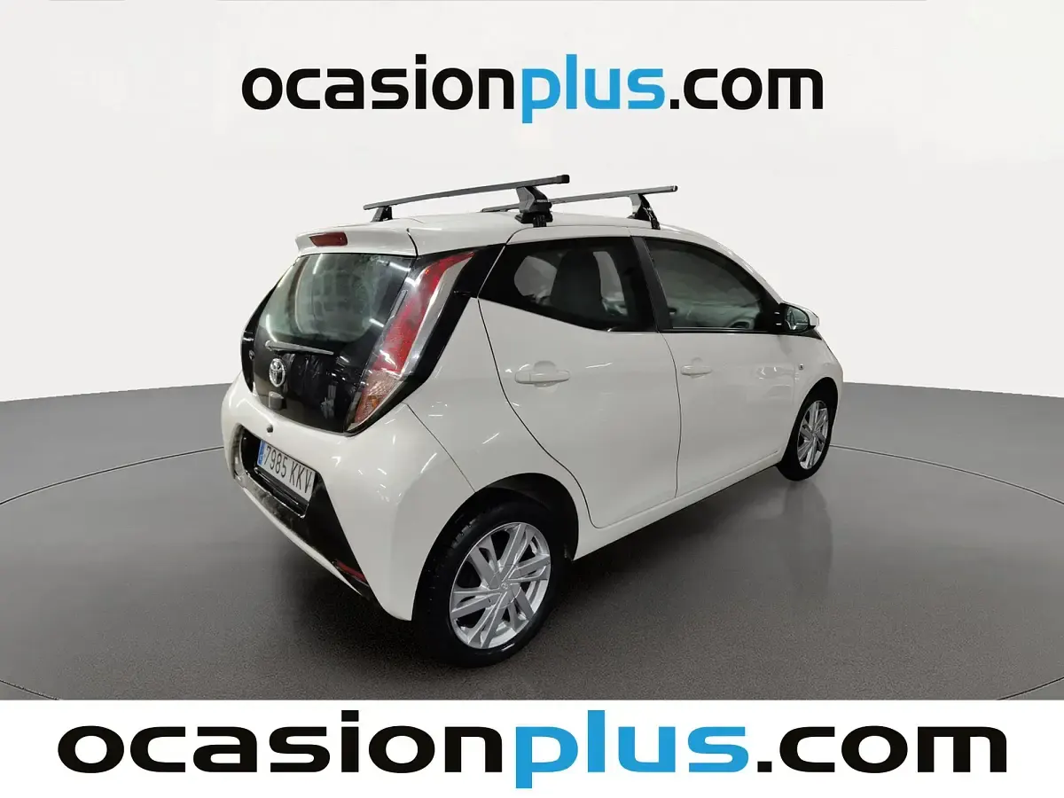 Usado Toyota Aygo X-play 69 CV (50 kW) 2018 Blanco Utilitario