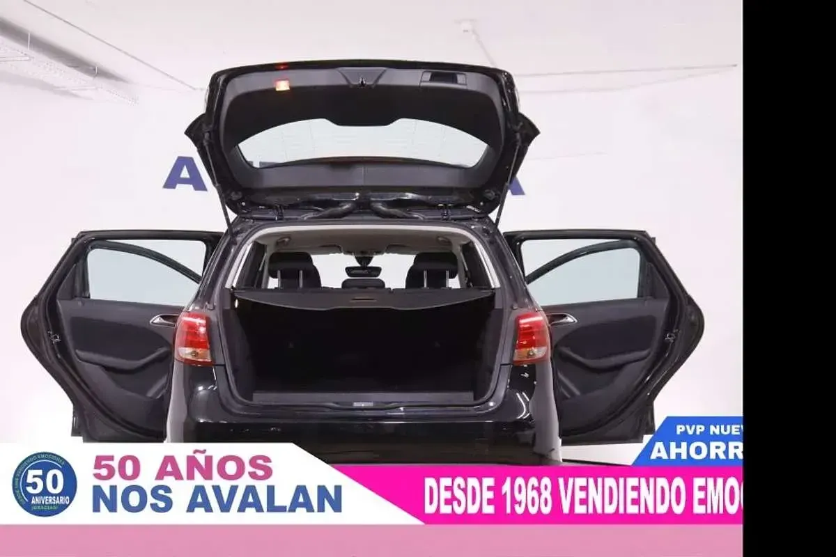 Usado Mercedes B180 110 CV (80 kW) 2016 Negro Utilitario