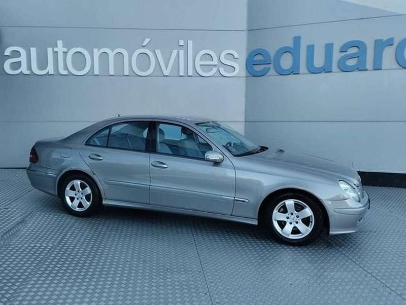 Beige Usado 2001 Mercedes E200 Classic Berlina | 7500 € - Imagen 1/4