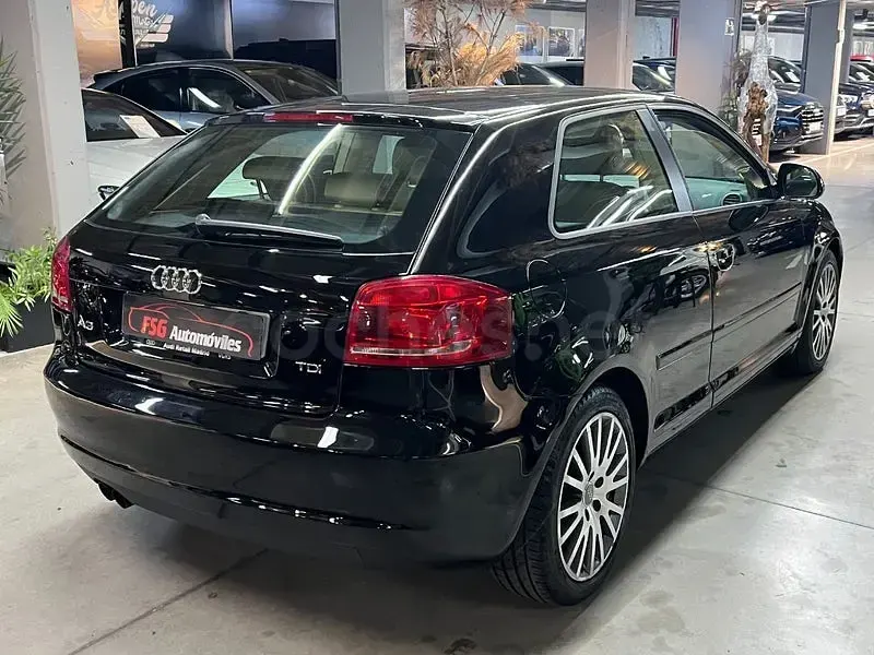 Usado Audi A3 Ambition 105 CV (77 kW) 2009 Negro Utilitario