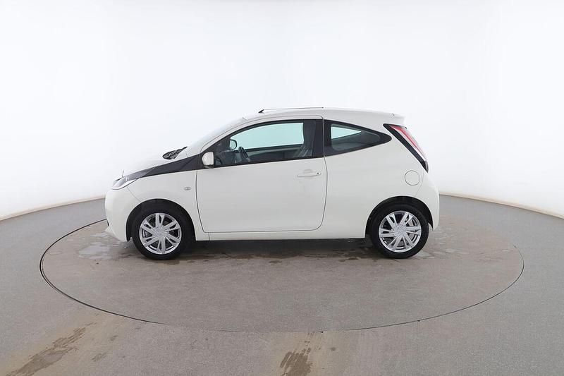 Usado Toyota Aygo X-play 70 CV (51 kW) 2017 Blanco Utilitario