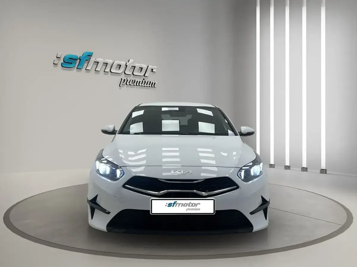 Usado Kia Ceed 136 CV (100 kW) 2022 Blanco Utilitario