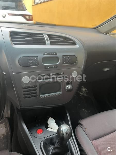 Usado Seat Leon Sport 105 CV (77 kW) 2006 Negro Berlina