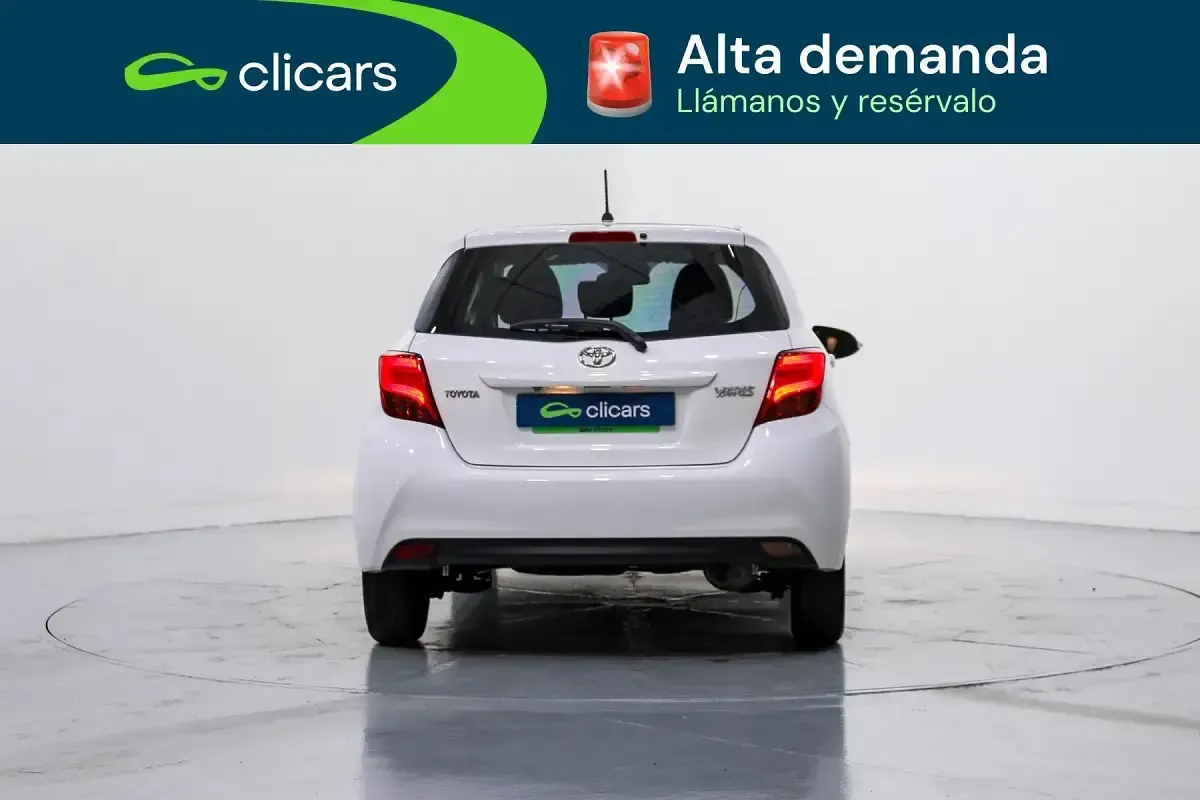 Usado Toyota Yaris Active 69 CV (50 kW) 2016 Blanco Berlina