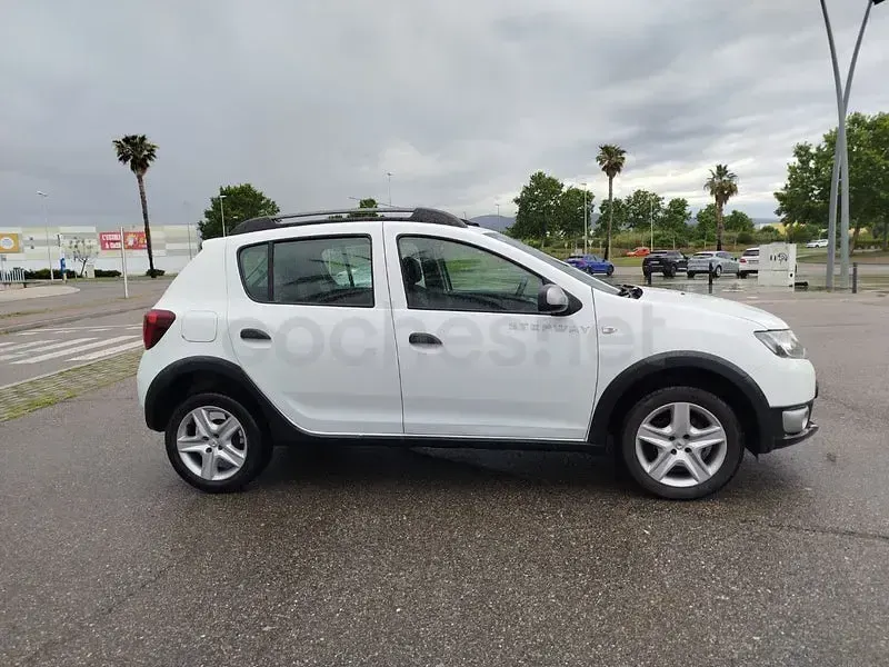 Usado Dacia Sandero Stepway 90 CV (66 kW) 2017 Blanco Berlina