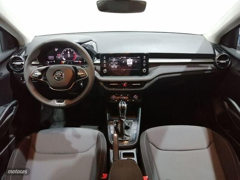 Usado Skoda Fabia Selection 115 CV (84 kW) 2025 Gris / plateado Berlina