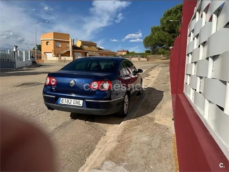 Usado VW Passat Sportline 170 CV (125 kW) 2007 Azul Berlina