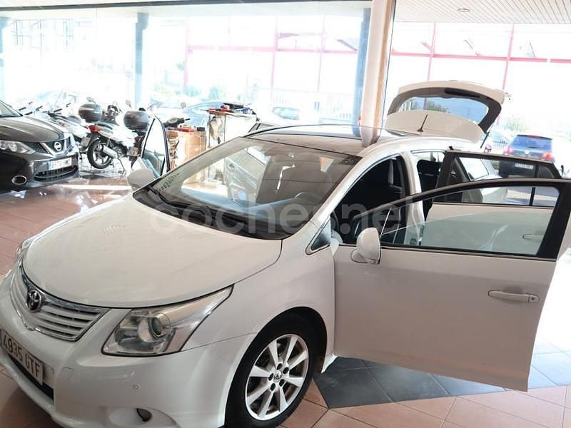 Blanco Usado 2011 Toyota Avensis Advance Familiar | 6200 € (Buen precio) - Imagen 1/4