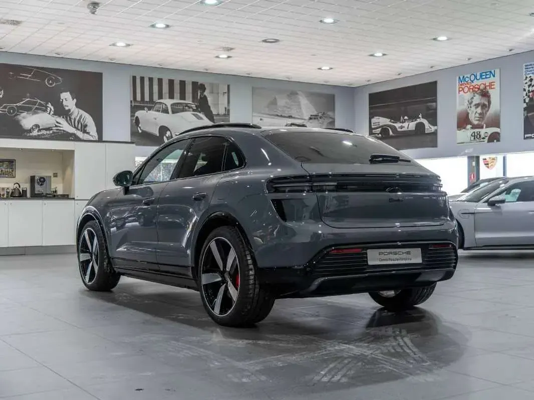 Usado Porsche Macan Turbo 469 kW (639 CV) 2025 Gris SUV