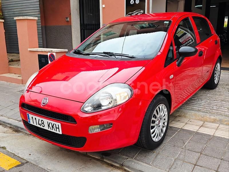 Usado Fiat Punto 69 CV (50 kW) 2018 Rojo Berlina