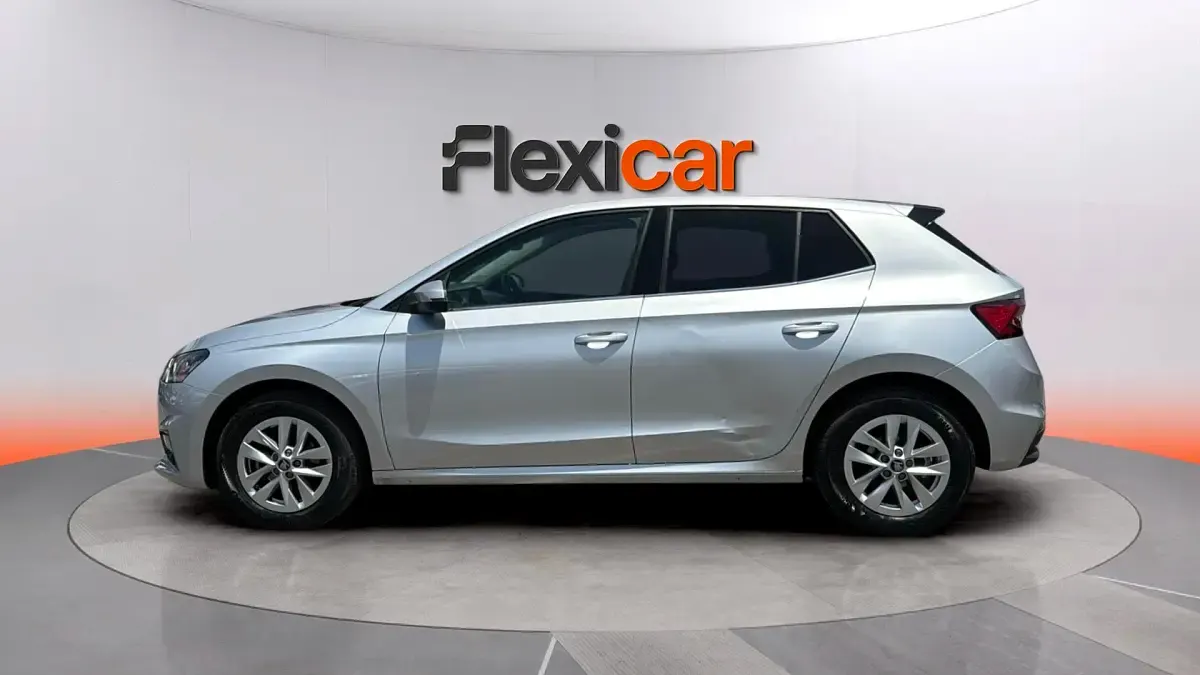 Usado Skoda Fabia Selection 95 CV (69 kW) 2025 Gris Utilitario