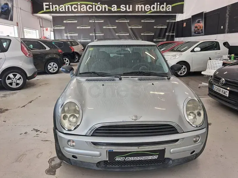 Usado Mini ONE 90 CV (66 kW) 2002 Gris / plata Utilitario