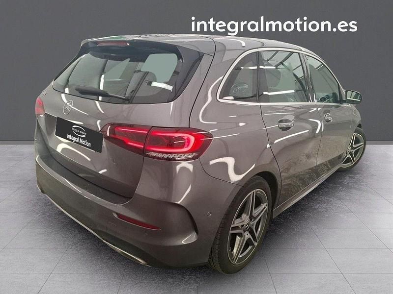 Usado Mercedes B200 163 CV (119 kW) 2022 Gris Monovolumen