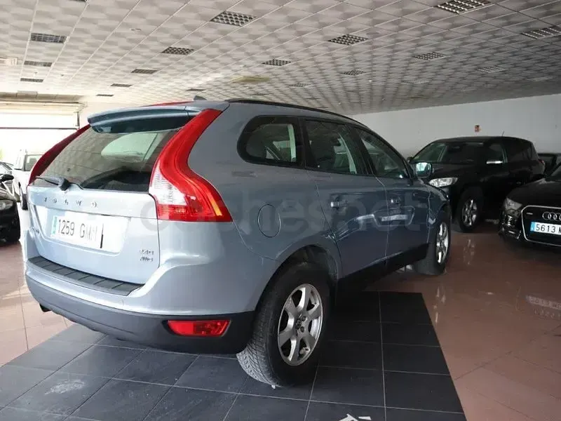 Käytetty Volvo XC60 Summum 205 HP (150 kW) 2010 Sininen Katumaasturi