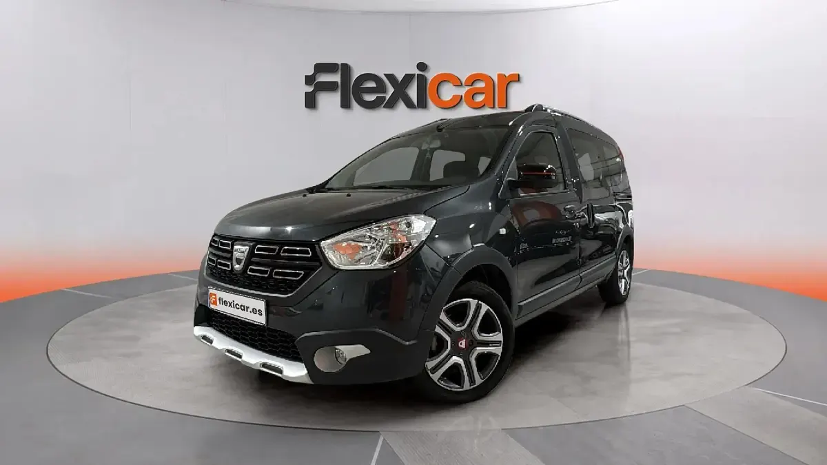 Usado Dacia Dokker Essentiel 131 CV (96 kW) 2019 Gris Monovolumen