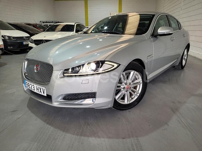Usado Jaguar XF Premium Luxury 200 CV (147 kW) 2014 Gris / plata Berlina