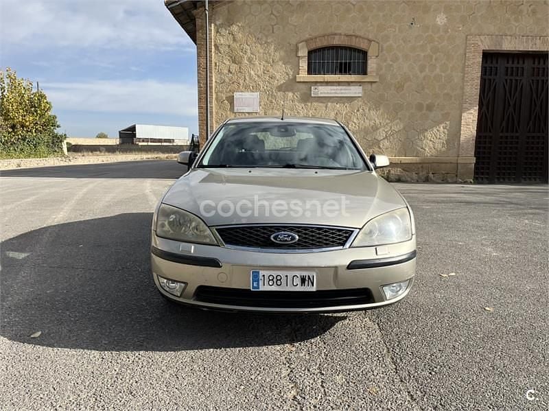 Beige Usado 2004 Ford Mondeo Trend Berlina | 1900 € (Precio justo) - Imagen 1/4