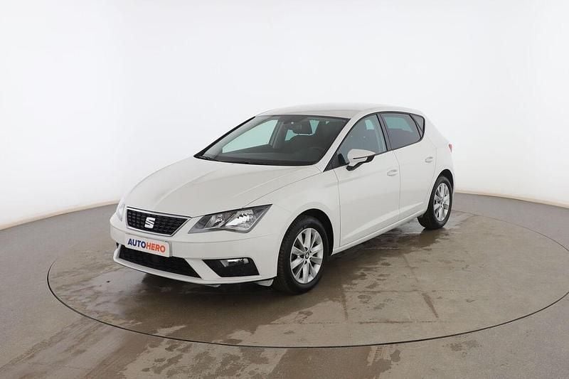 Usado Seat Leon Style Plus 110 CV (80 kW) 2017 Blanco Berlina