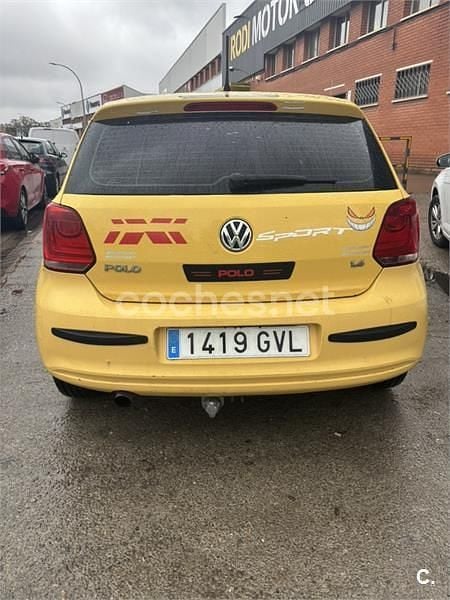 Usado VW Polo Advance 85 CV (62 kW) 2010 Amarillo Utilitario