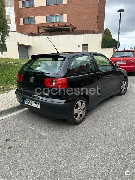 Usado Seat Ibiza 110 CV (80 kW) 2001 Negro Utilitario