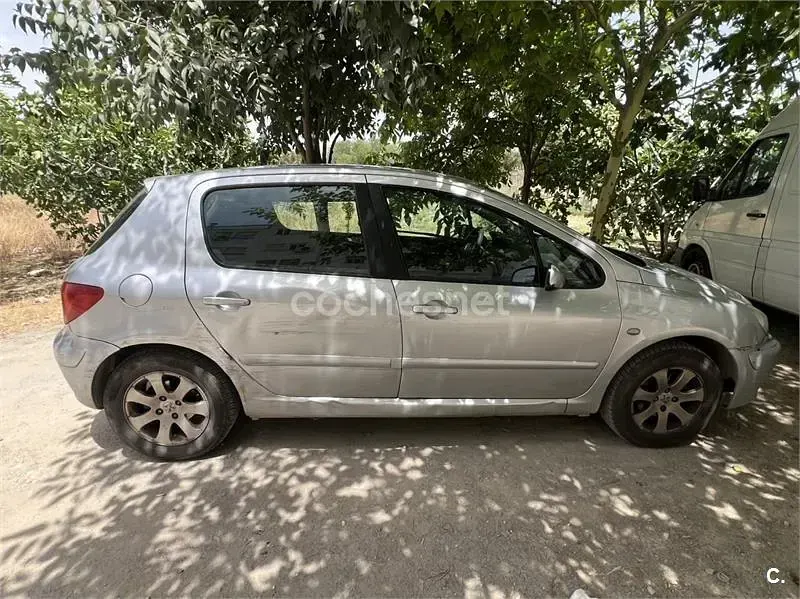 Usado Peugeot 307 110 CV (80 kW) 2003 Gris / plata Berlina