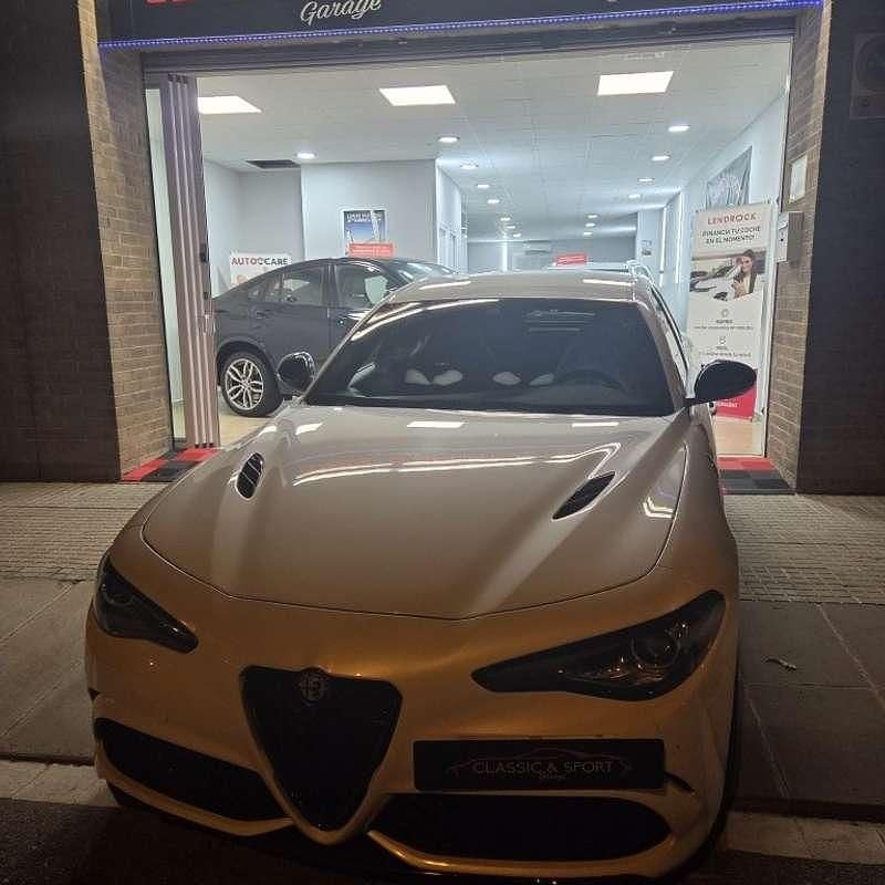 Blanco Usado 2016 Alfa Romeo Giulia Quadrifoglio Berlina | 83.000 € - Imagen 1/4