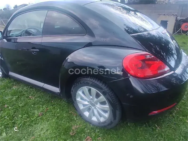 Usado VW Beetle Design 105 CV (77 kW) 2012 Negro Utilitario
