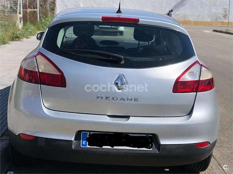 Usado Renault Mégane Authentique 100 CV (73 kW) 2011 Gris / plata Berlina