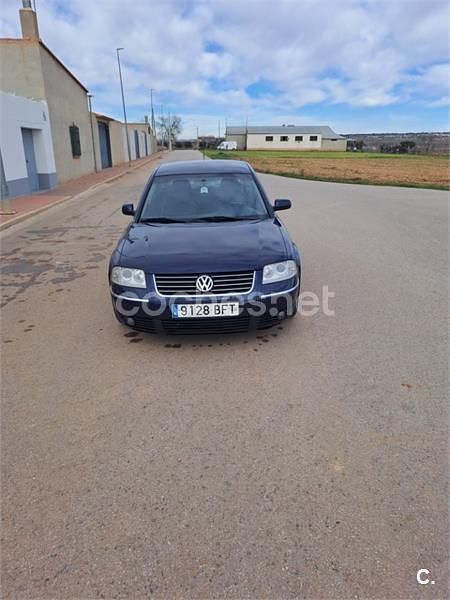 Usado VW Passat Highline 130 CV (95 kW) 2002 Azul Berlina