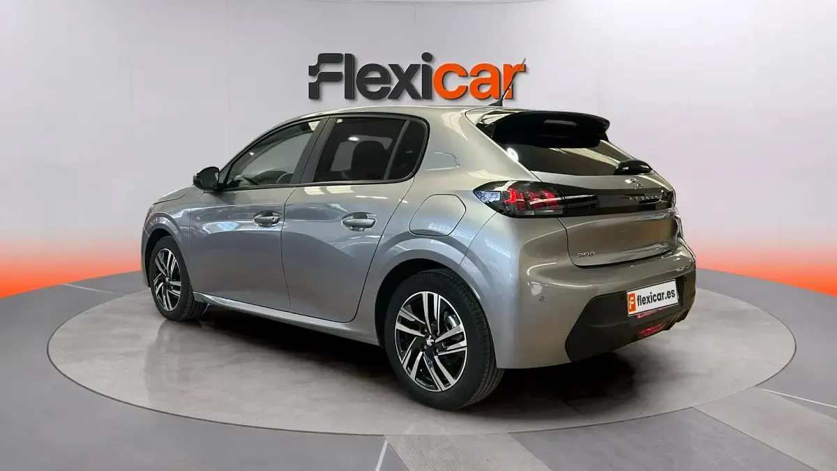 Usado Peugeot 208 Allure 101 CV (74 kW) 2020 Gris Utilitario