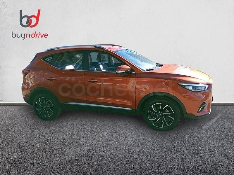 Begagnad MG ZS Luxury 106 HK (77 kW) 2022 Orange Sedan