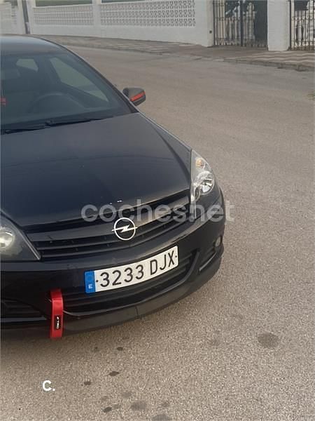 Negro Usado 2005 Opel Astra GTC Enjoy Berlina | 2500 € (Precio justo) - Imagen 1/4