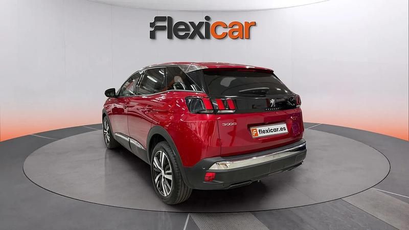 Usado Peugeot 3008 Allure 131 CV (96 kW) 2023 Rojo Monovolumen