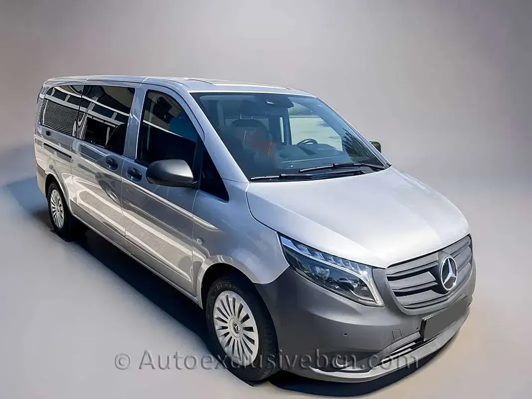 Usado Mercedes Vito 190 CV (139 kW) 2023 Plateado Van